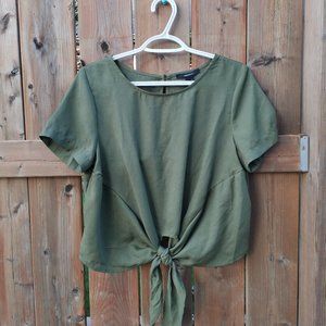 Forever21 Women short sleeve shirt with tie in front - Size M